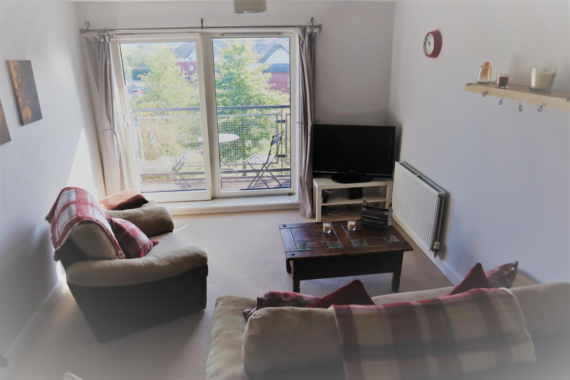 דירות 2Br Apt In Crawley W Parking - Near Gatwick מראה חיצוני תמונה